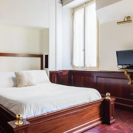 Exclusive 4Bdr Apartment Near Duomo شقة