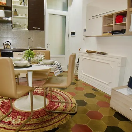 Daire Splendido Trilocale Zona Isola *