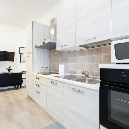 Renovated Flat Subway Yellow Line *