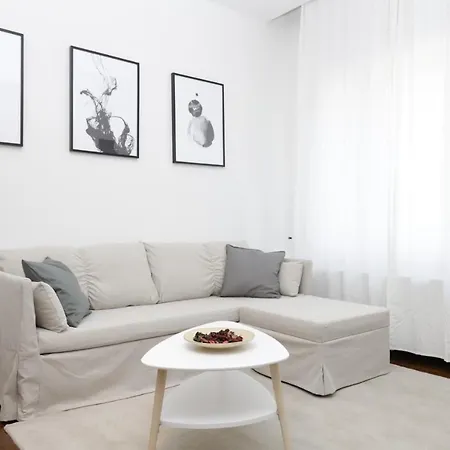 Hemeras Boutique Homes - 2 Luxury In The City Center Apartment