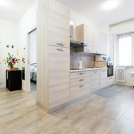 Renovated Flat Subway Yellow Line Appartement