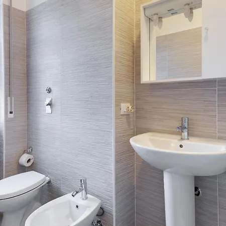 Renovated Flat Subway Yellow Line Appartement