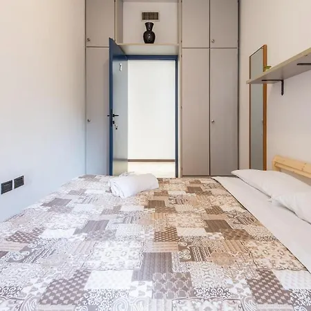 Central Guest House *