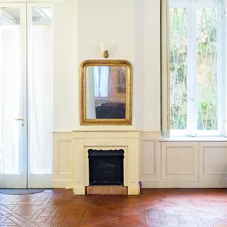 Exclusive 4Bdr Apartment Near Duomo شقة ميلان