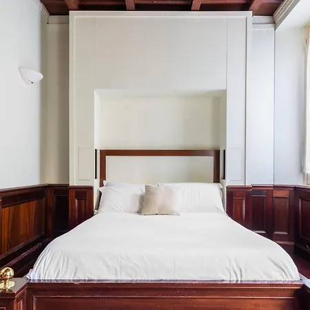 Exclusive 4Bdr Apartment Near Duomo شقة *
