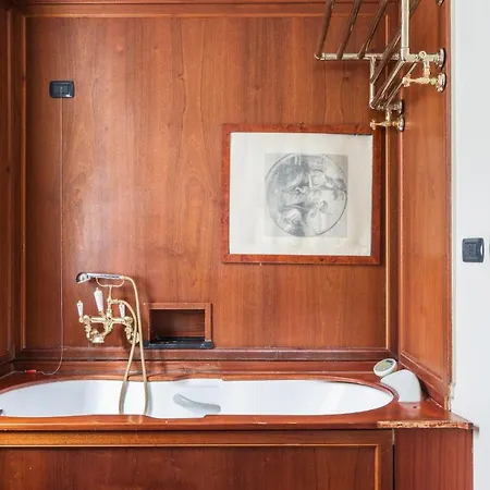 شقة Exclusive 4Bdr Apartment Near Duomo *