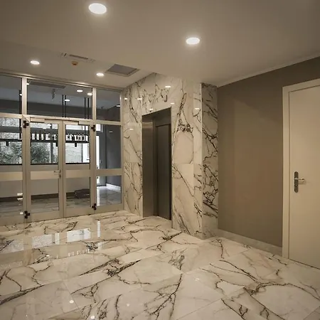 米兰城堡酒店 3*