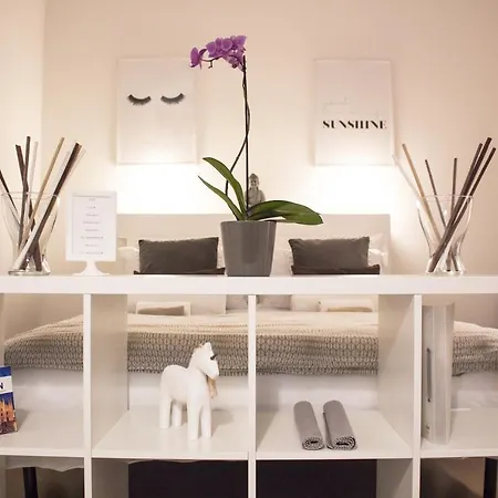 Center White Apartment Mailand