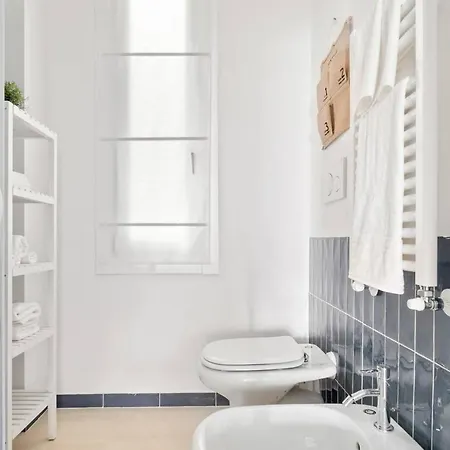 Golden Navy Design In Porta Venezia Apartment