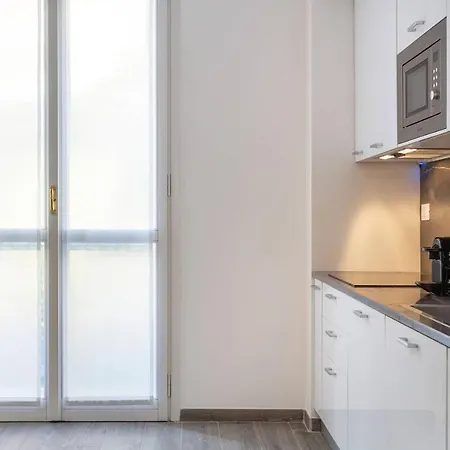 Modern And New Flat In Duomo Area Milão