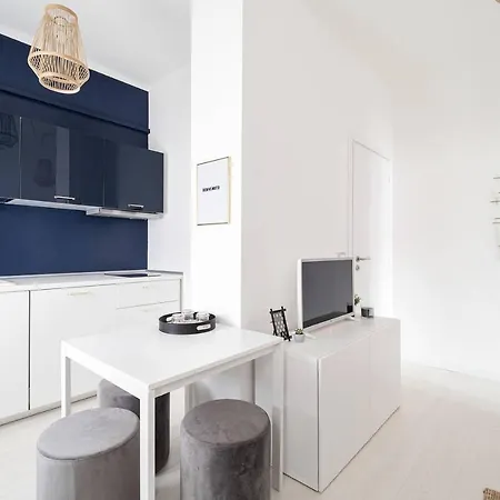 Golden Navy Design In Porta Venezia Milan