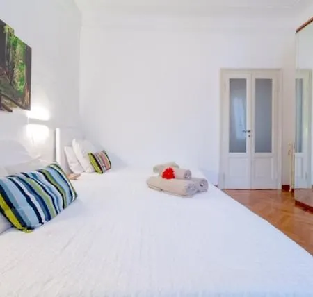 Alessia's Flat- Loreto 2 ميلان