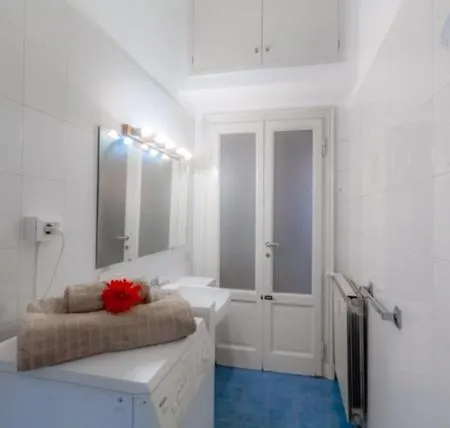 Alessia's Flat- Loreto 2 Apartamento *