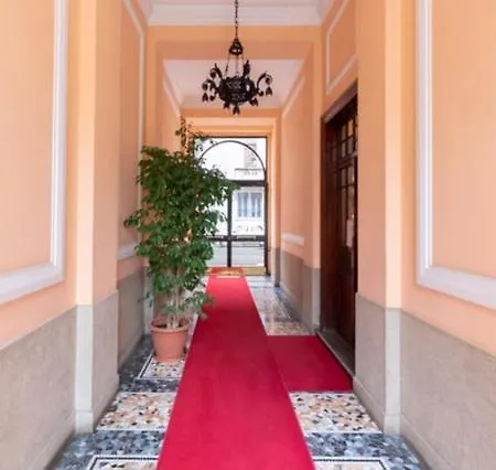 Alessia's Flat- Loreto 2 شقة ميلان