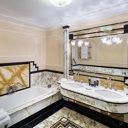 Baglioni Carlton - The Leading Of The World