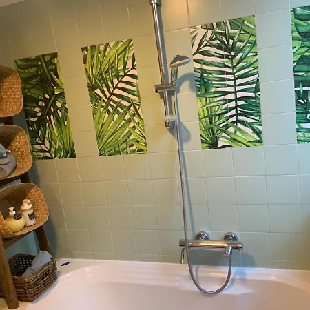 Charming Elise- Close To Station Daire