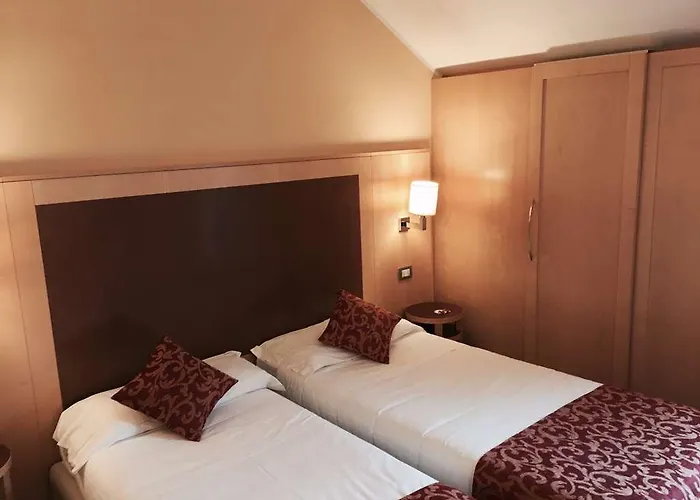 Отель Scarlatti 4*