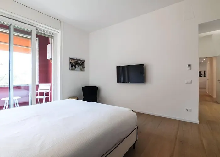 Contempora - Elegant Urban Retreat In The Heart Of - Brera Apartman *