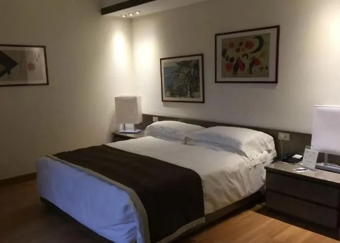 Romana מלון 4*