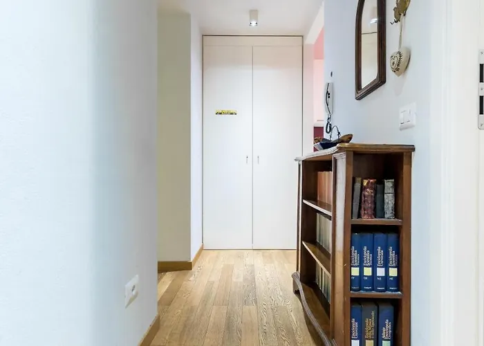 Апартаменты Joivy For 6 With Big Terrace In Centro Storico