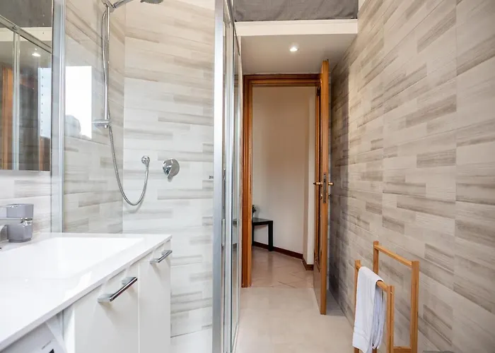 The Rent - Modern Two Bedroom In Apartment *