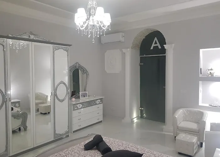 Black & White Tatil Evi Milano