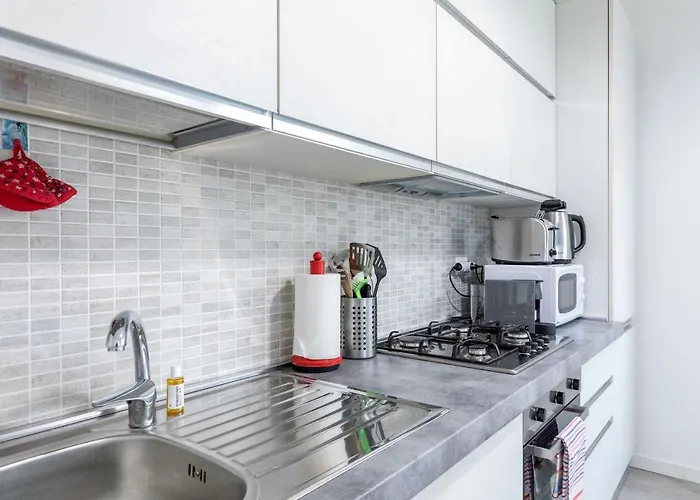Piazza De Angeli M1 Comfortable Flat With Balcony *