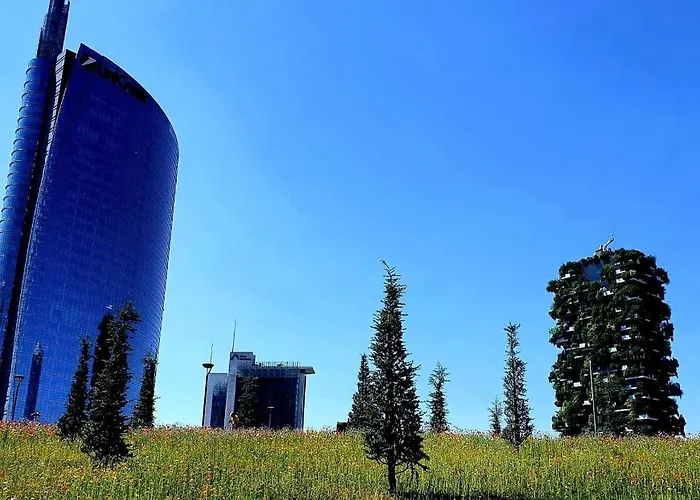 S. Ambrogio Square * Milaan