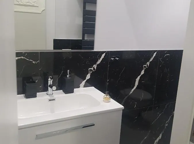 Black & White Tatil Evi