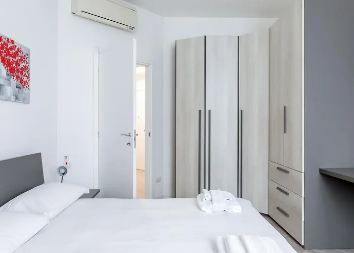 Piazza De Angeli M1 Comfortable Flat With Balcony * Milán