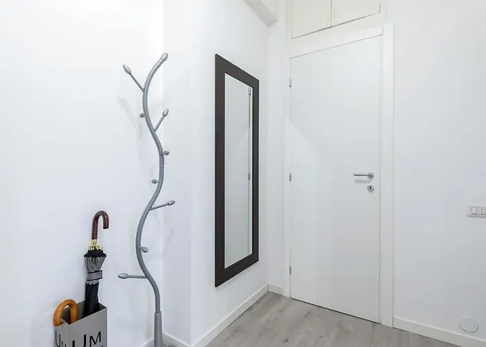 Piazza De Angeli M1 Comfortable Flat With Balcony *
