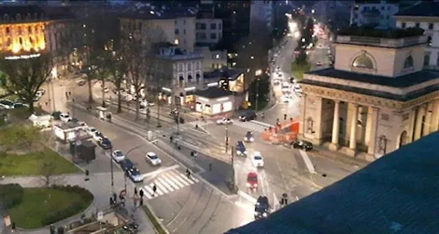 Unique In Center * Milánó