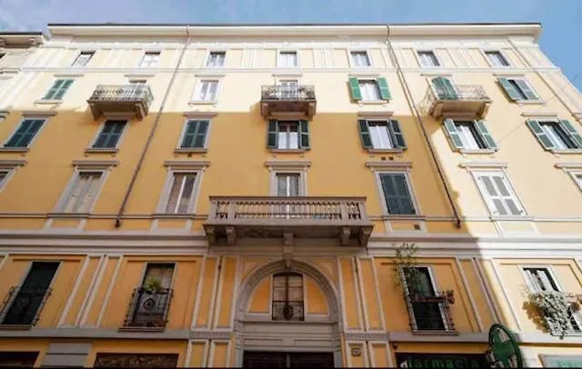 Unique In Center * Milánó