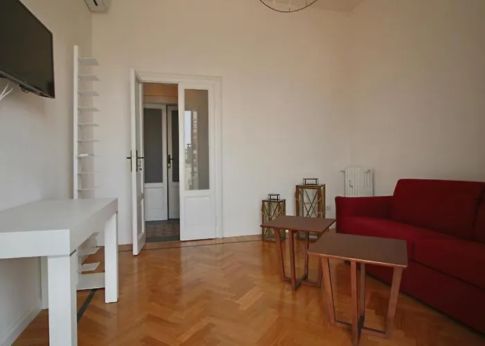 Lacaralele1 Apartmán Milán