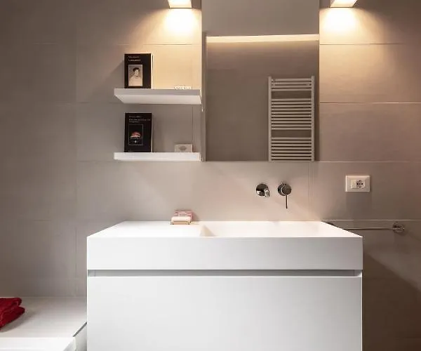 Hostmate - - Via Birolli * Milano