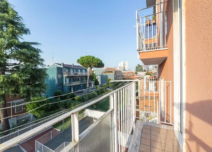 Precotto Comfortable Flat With Balcony ミラノ