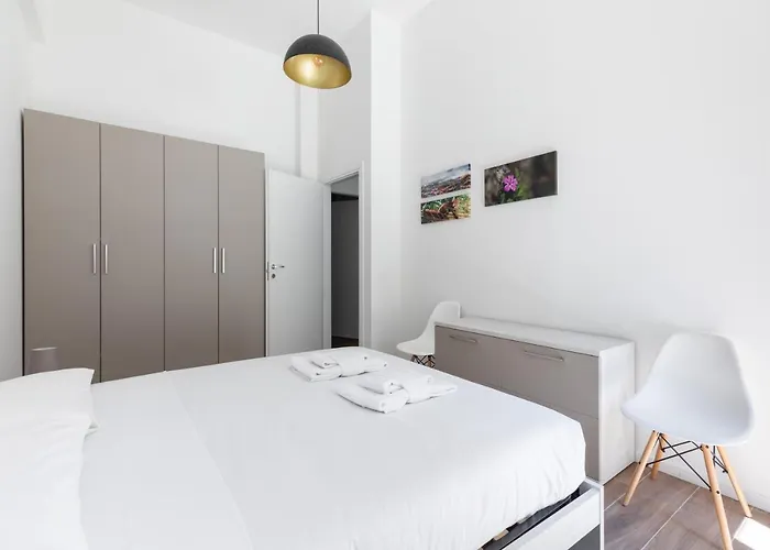 Minerva - 1 Bedroom Two Steps From 아파트 *