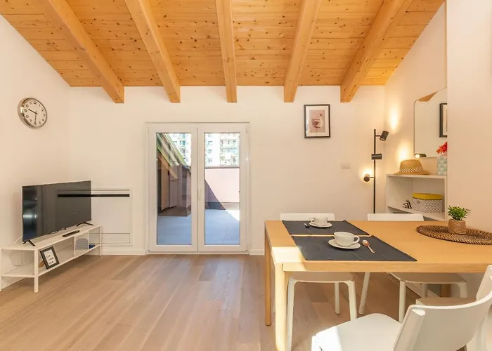 Lägenhet Joivy Solari Tolstoj Milano