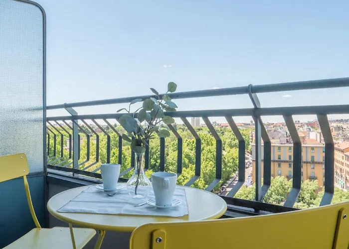 The Rent - Spacious One-bedroom In Moscova District