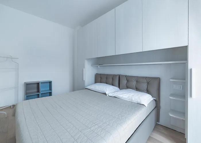 Apartamento Guesthost - Cosy With Balcony! Milán