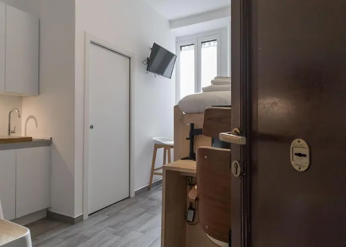 Atto Vannucci 15 B *