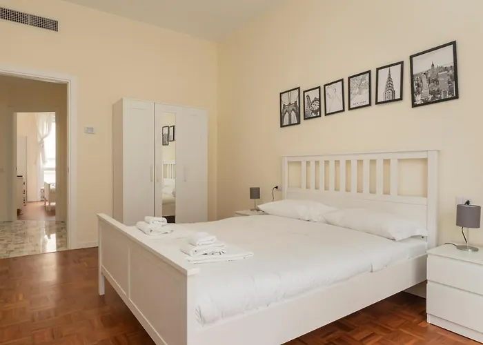 Joivy Modern 2bed Flat With Balcony, 250m From M5 Foppa And M2 Sant'agostino アパート *