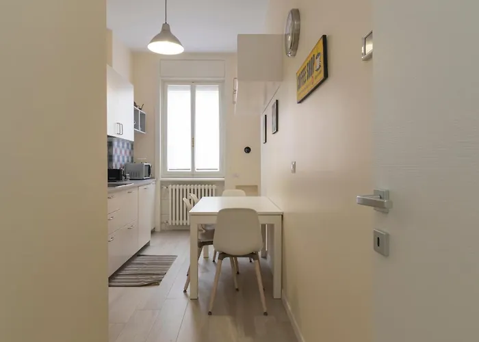 Joivy Modern 2bed Flat With Balcony, 250m From M5 Foppa And M2 Sant'agostino アパート ミラノ