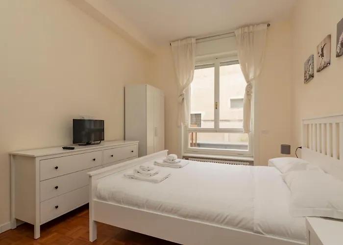 Joivy Modern 2bed Flat With Balcony, 250m From M5 Foppa And M2 Sant'agostino ミラノ