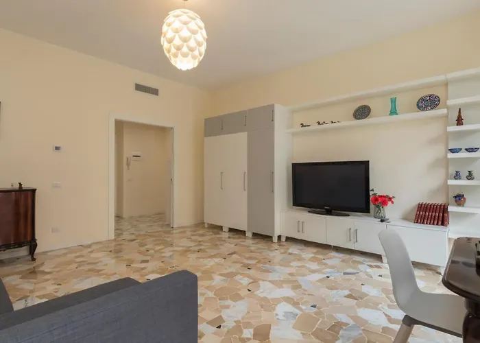 Joivy Modern 2bed Flat With Balcony, 250m From M5 Foppa And M2 Sant'agostino ミラノ