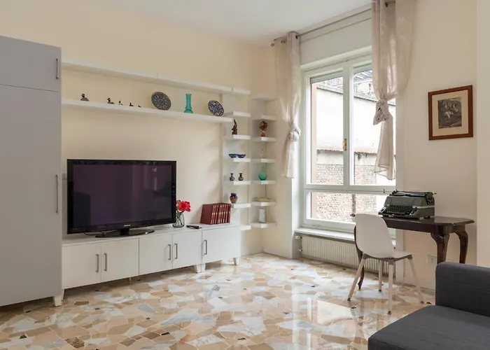 アパート Joivy Modern 2bed Flat With Balcony, 250m From M5 Foppa And M2 Sant'agostino *