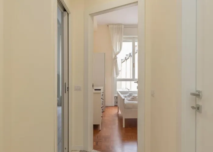 Joivy Modern 2bed Flat With Balcony, 250m From M5 Foppa And M2 Sant'agostino アパート ミラノ
