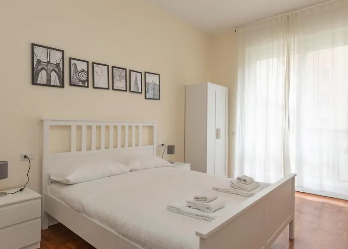 Joivy Modern 2bed Flat With Balcony, 250m From M5 Foppa And M2 Sant'agostino アパート *