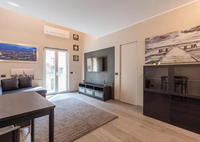 The Rent - Spacious In Paolo Sarpi Appartement