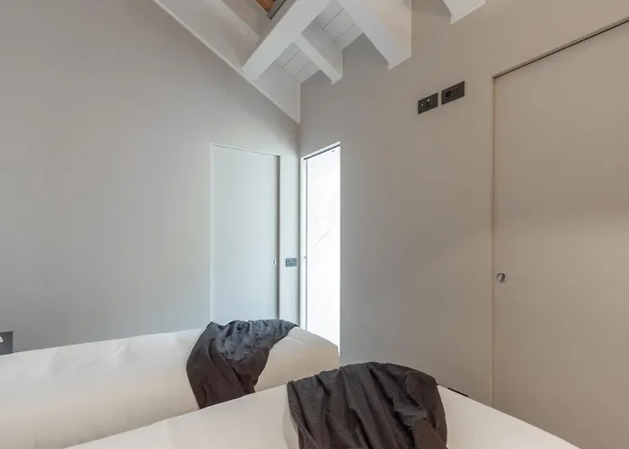 The Rent - Spacious In Paolo Sarpi * Milaan
